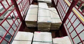 临沂 黄金麻花岗岩荔枝面，光面毛板装车完成