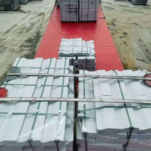 临沂 芝麻白仿形加直形路沿石出货日常