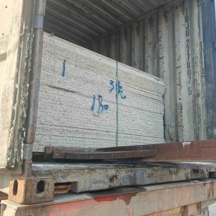 临沂 芝麻白花岗岩石材3.0公分光面毛板装柜出货