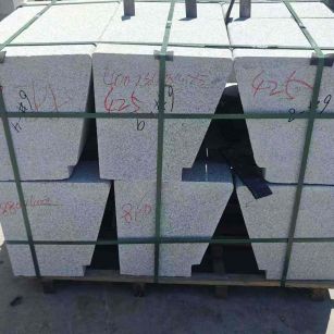 临沂 芝麻白异形坐凳，石凳