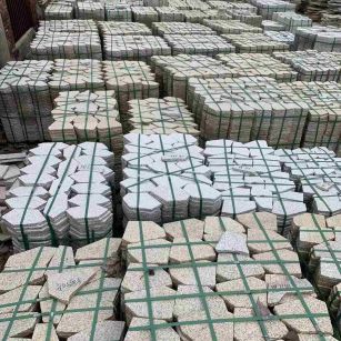 临沂 黄金麻白麻花岗岩荔枝面地铺石(冰裂纹)