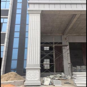 临沂 芝麻白光面花岗岩门楼大柱（罗马柱）配雕花底座