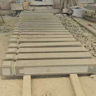 临沂 芝麻白异形加工雕刻-栏杆大柱，方柱