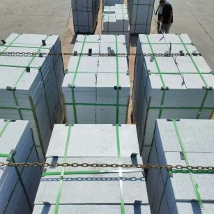 临沂 芝麻白花岗岩5公分地铺石 花岗岩厂家工厂装车日常