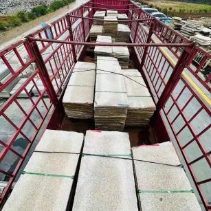 临沂 黄金麻花岗岩荔枝面，光面毛板装车完成