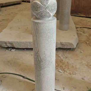 临沂 芝麻白花岗岩石材挡车石柱、停车柱、圆柱挡车柱、方柱挡车柱等