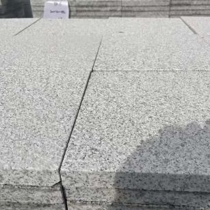 临沂 白麻花岗岩石材推荐 荔枝面地铺石