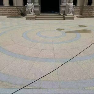 临沂 黄金麻芝麻灰花岗岩石材地铺拼接效果