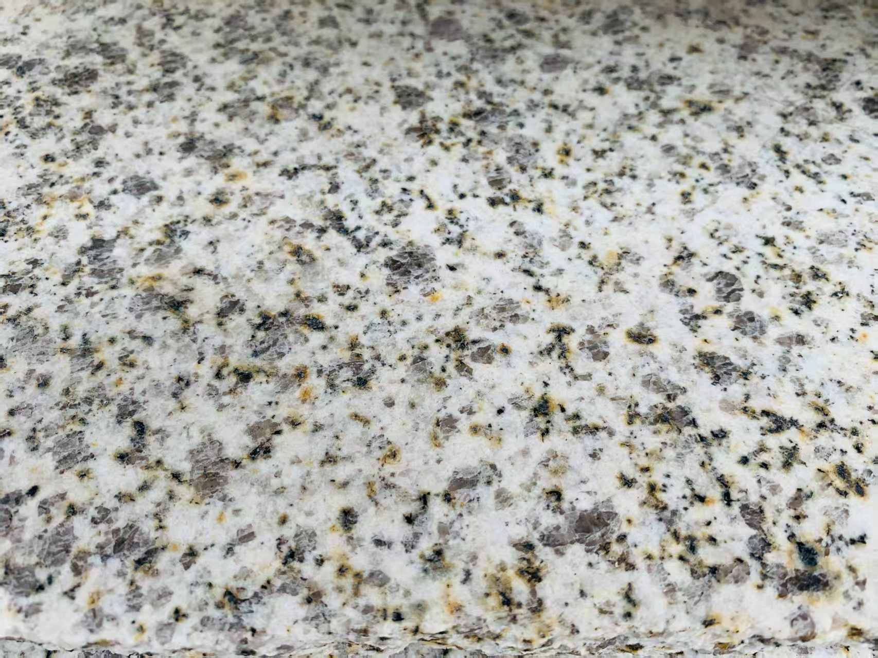 临沂 黄金麻花岗岩石材浅黄光面