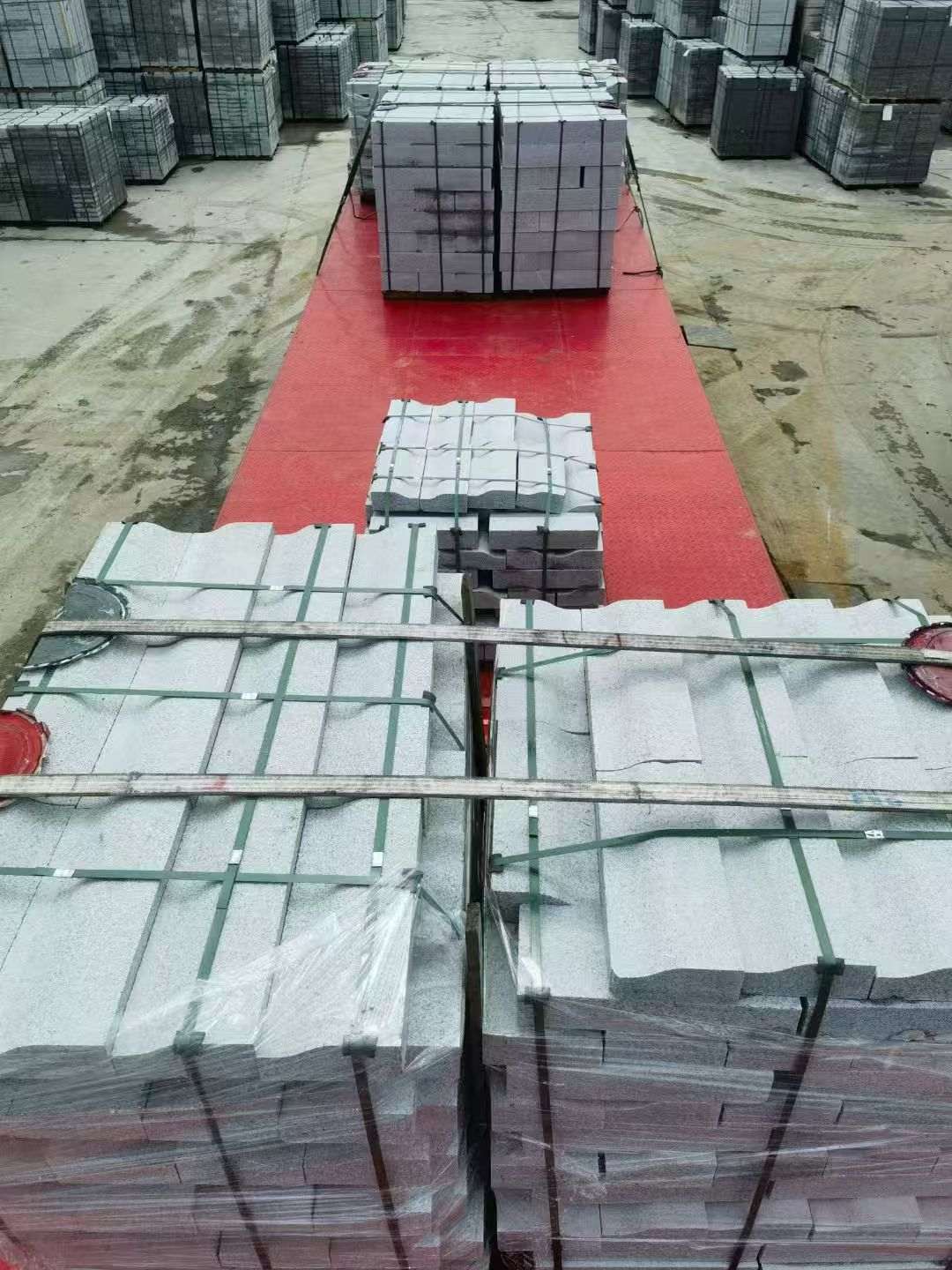 临沂 芝麻白仿形加直形路沿石出货日常