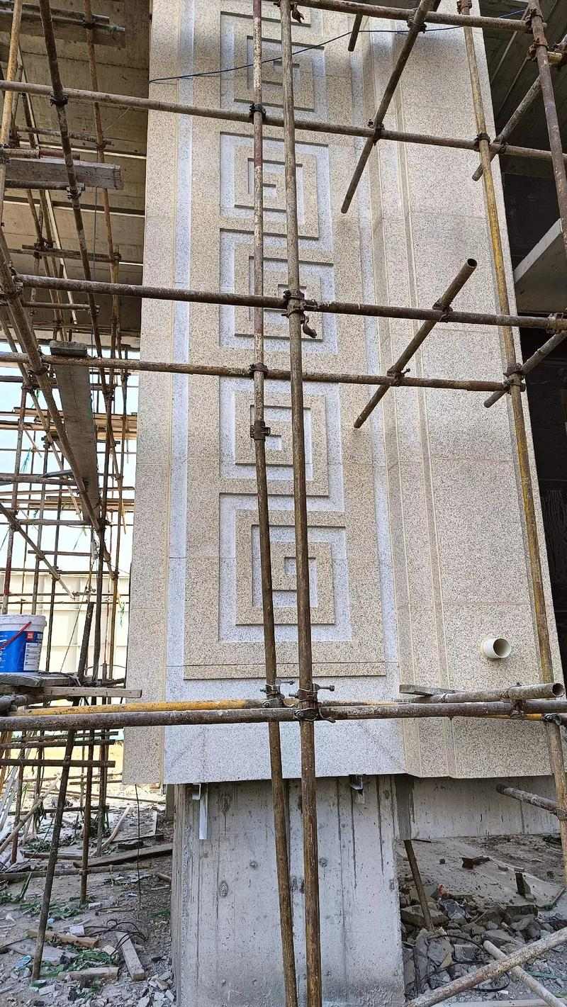 临沂 黄金麻花岗岩别墅外墙干挂回纹造型效果