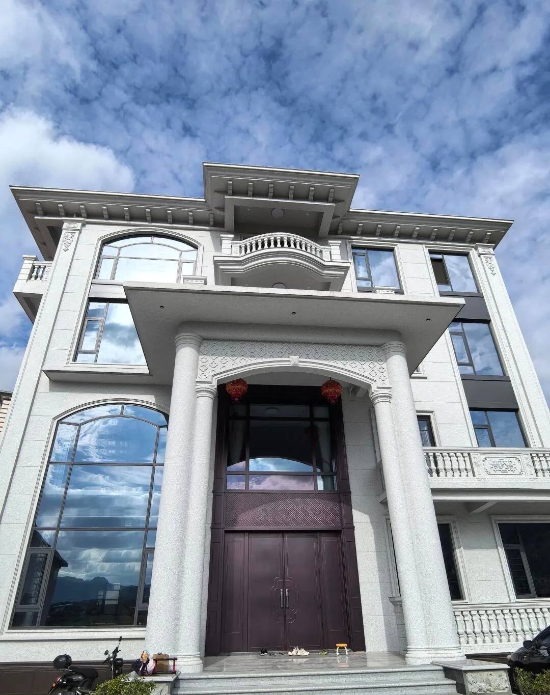 临沂白麻别墅外墙干挂石材效果示例