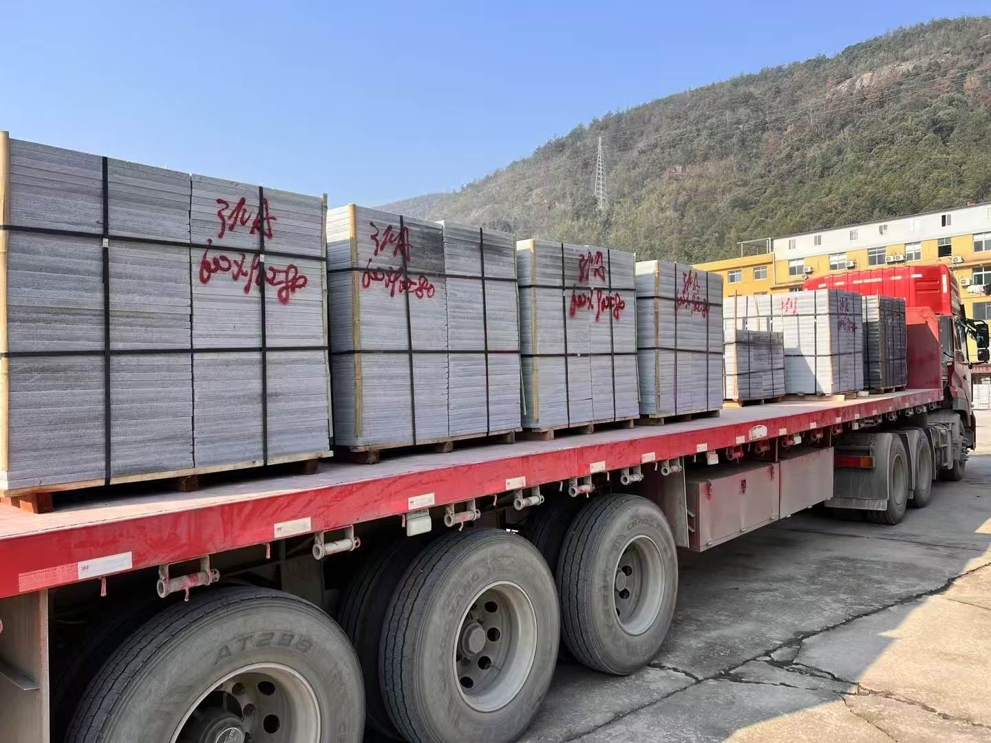 临沂 芝麻灰地铺石出货日常