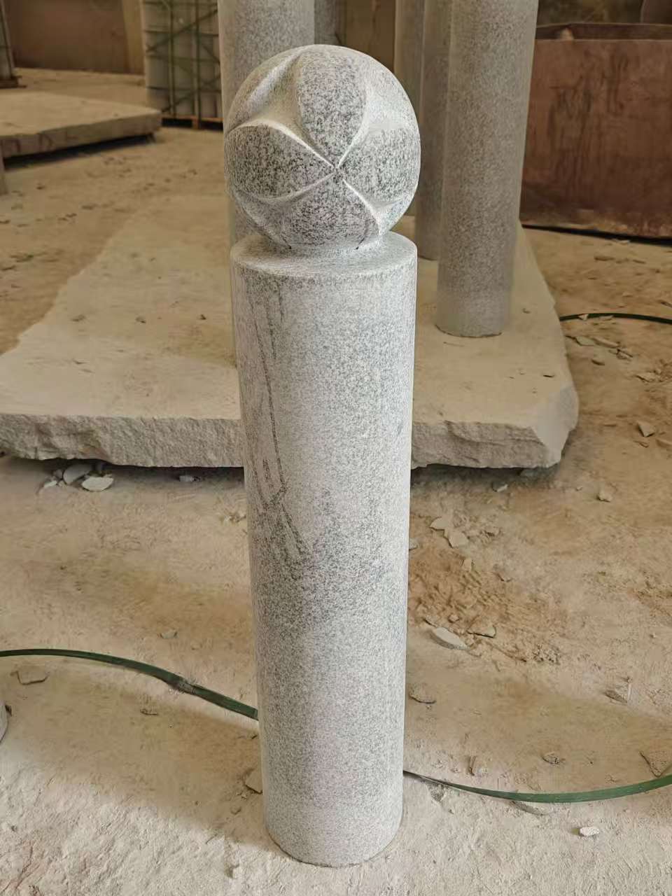 临沂 芝麻白花岗岩石材挡车石柱、停车柱、圆柱挡车柱、方柱挡车柱等