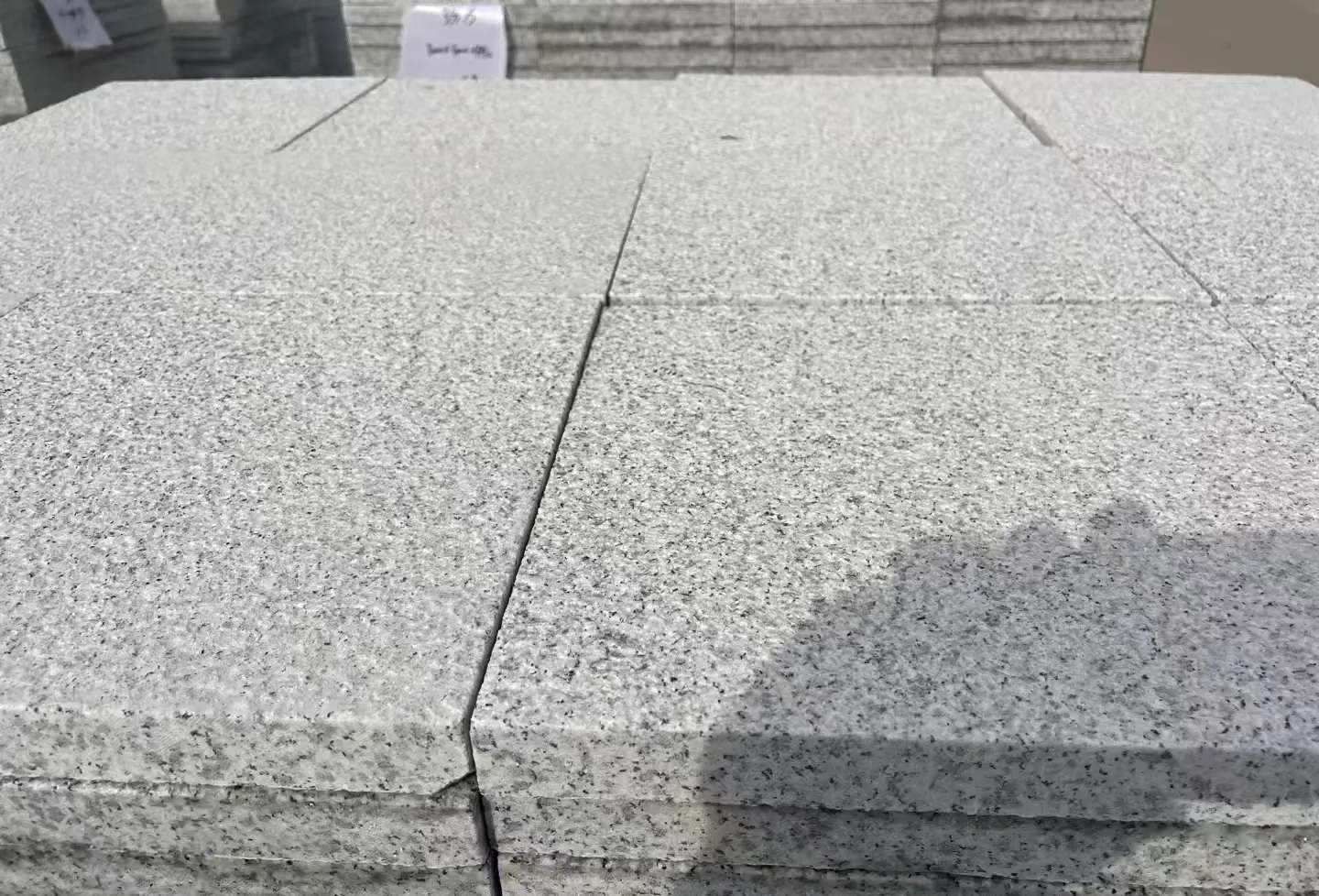 临沂 白麻花岗岩石材推荐 荔枝面地铺石