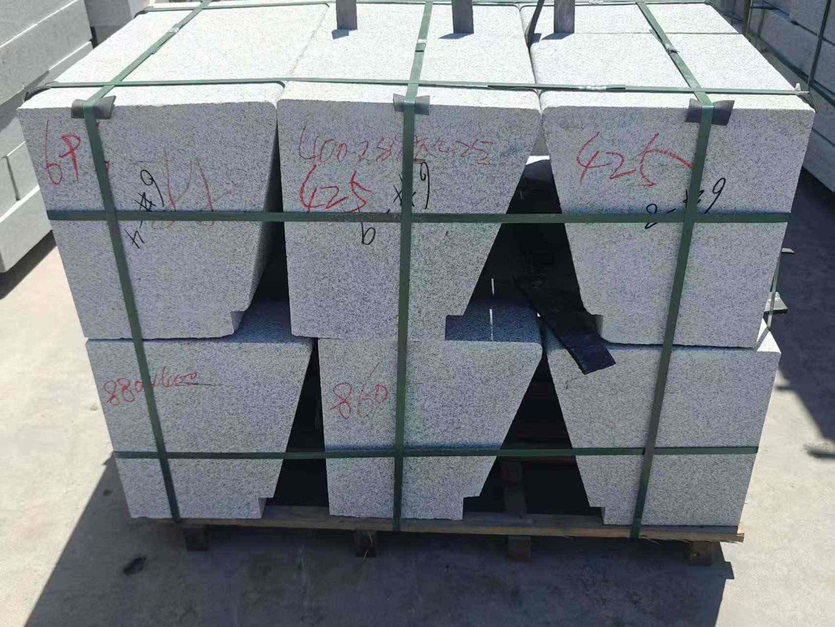 临沂 芝麻白异形坐凳，石凳