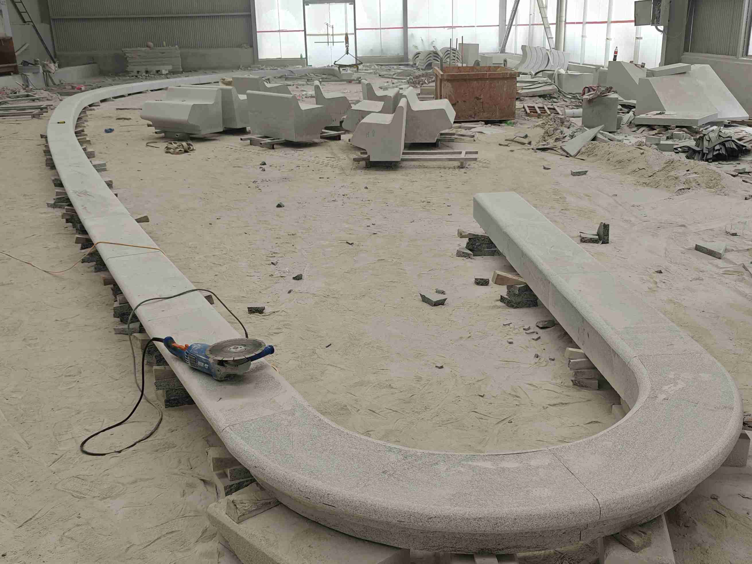 临沂 芝麻白花岗岩弧形花坛石，坐凳石