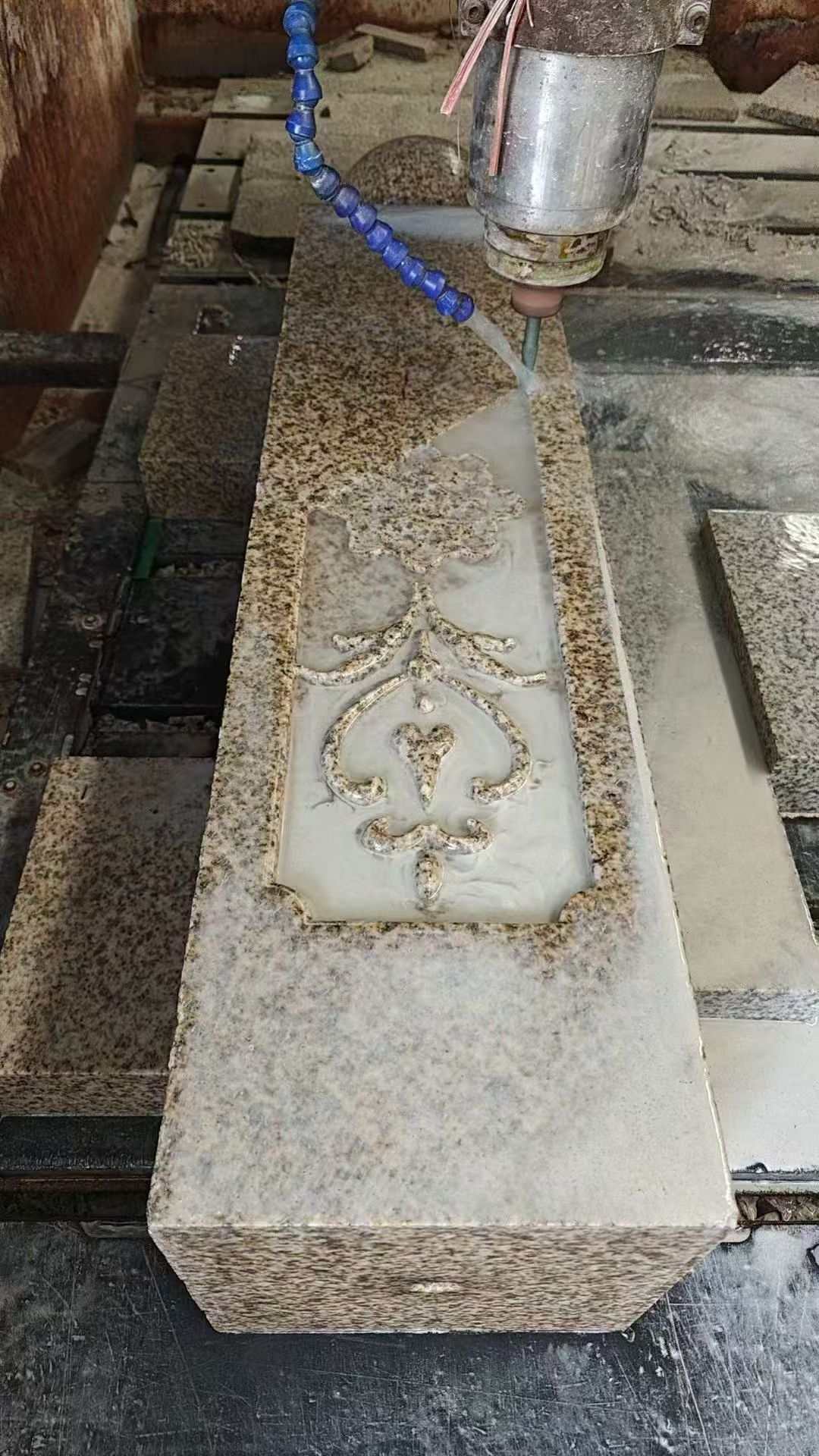 临沂 黄金麻花岗岩异形加工雕刻栏杆大柱