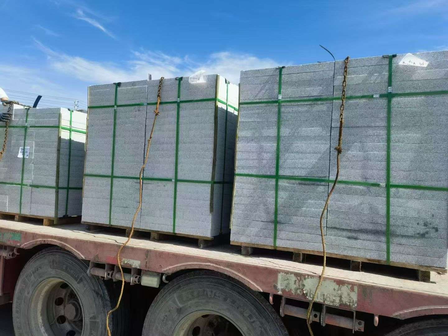 临沂 芝麻白花岗岩地铺石装车日常