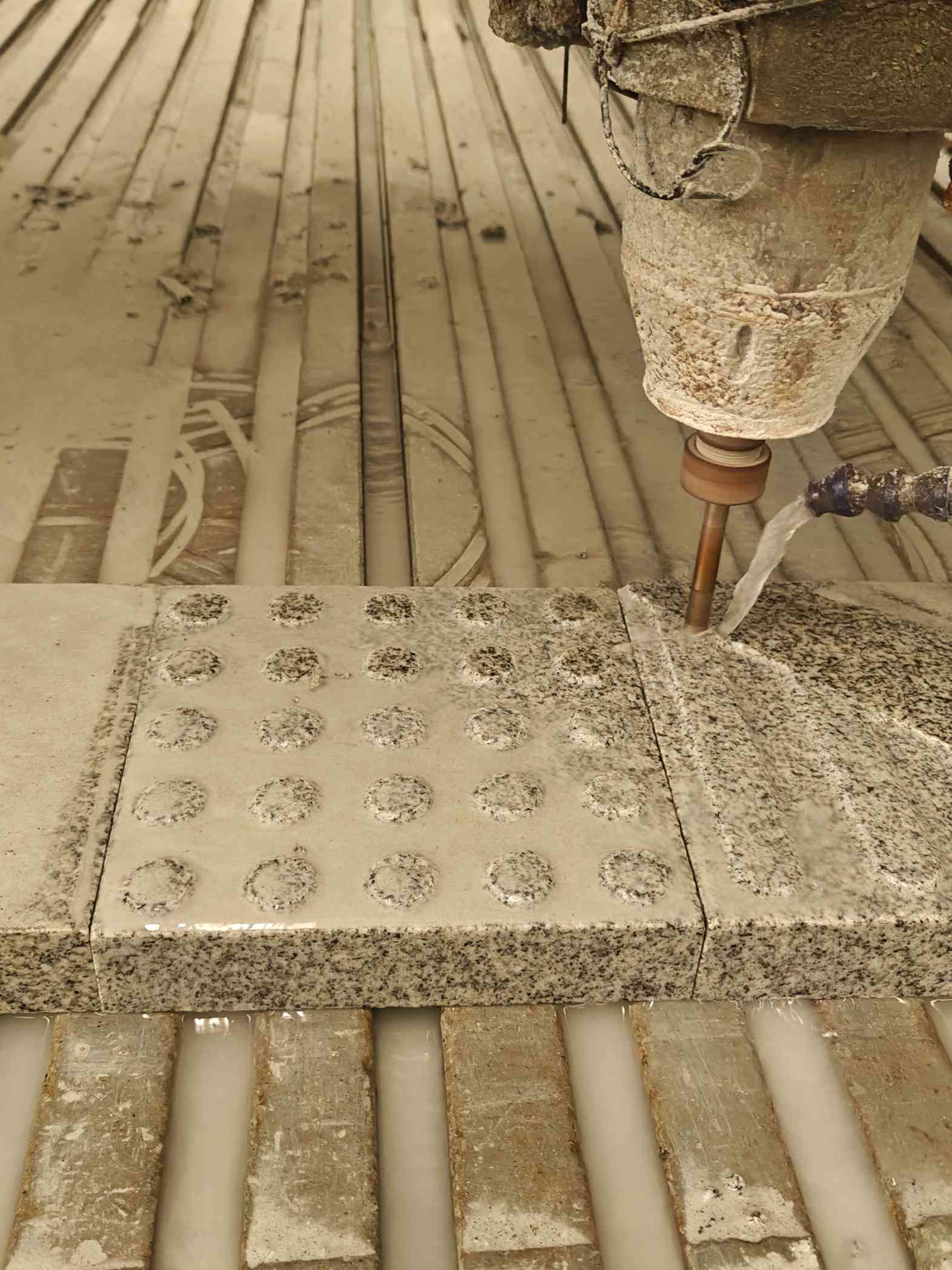 临沂 芝麻白花岗岩石材盲人石、盲道石、盲点石