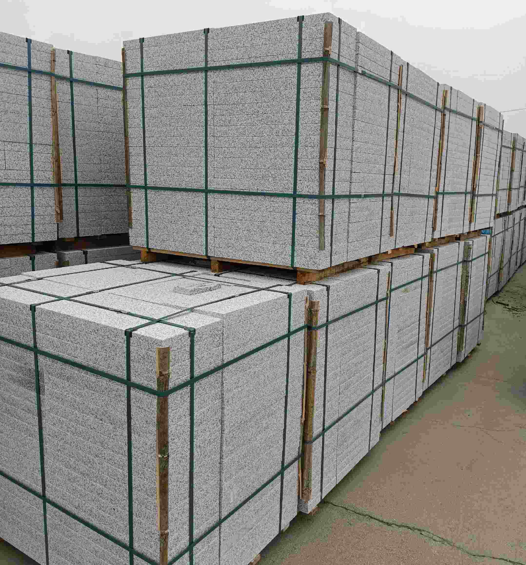 临沂 白麻花岗岩石材荔枝面地铺石（300*600*50）