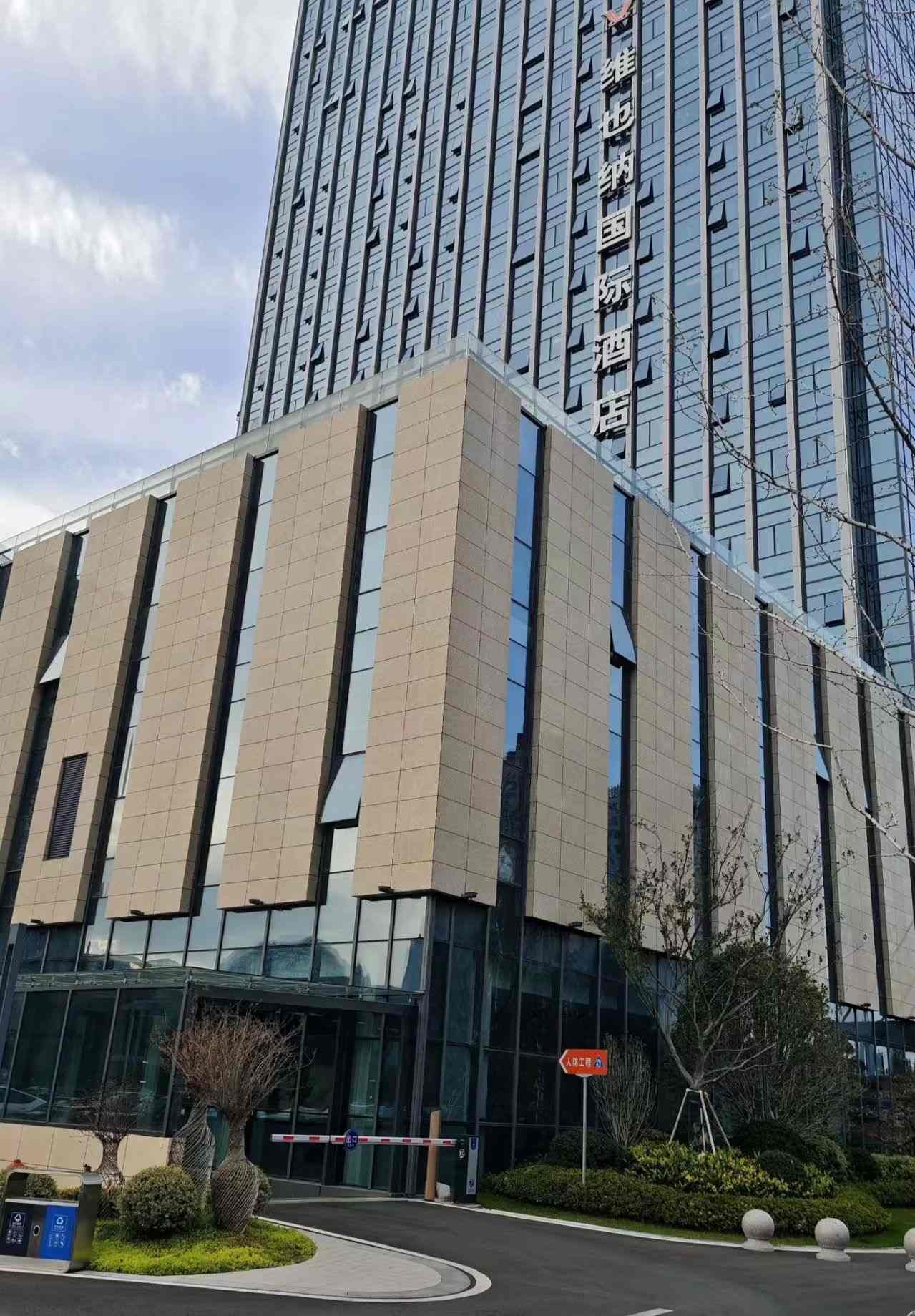 临沂 黄金麻花岗岩外墙干挂