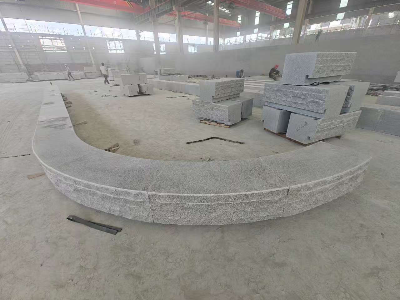 临沂 芝麻白异形坐凳，自然面光面弧形加工