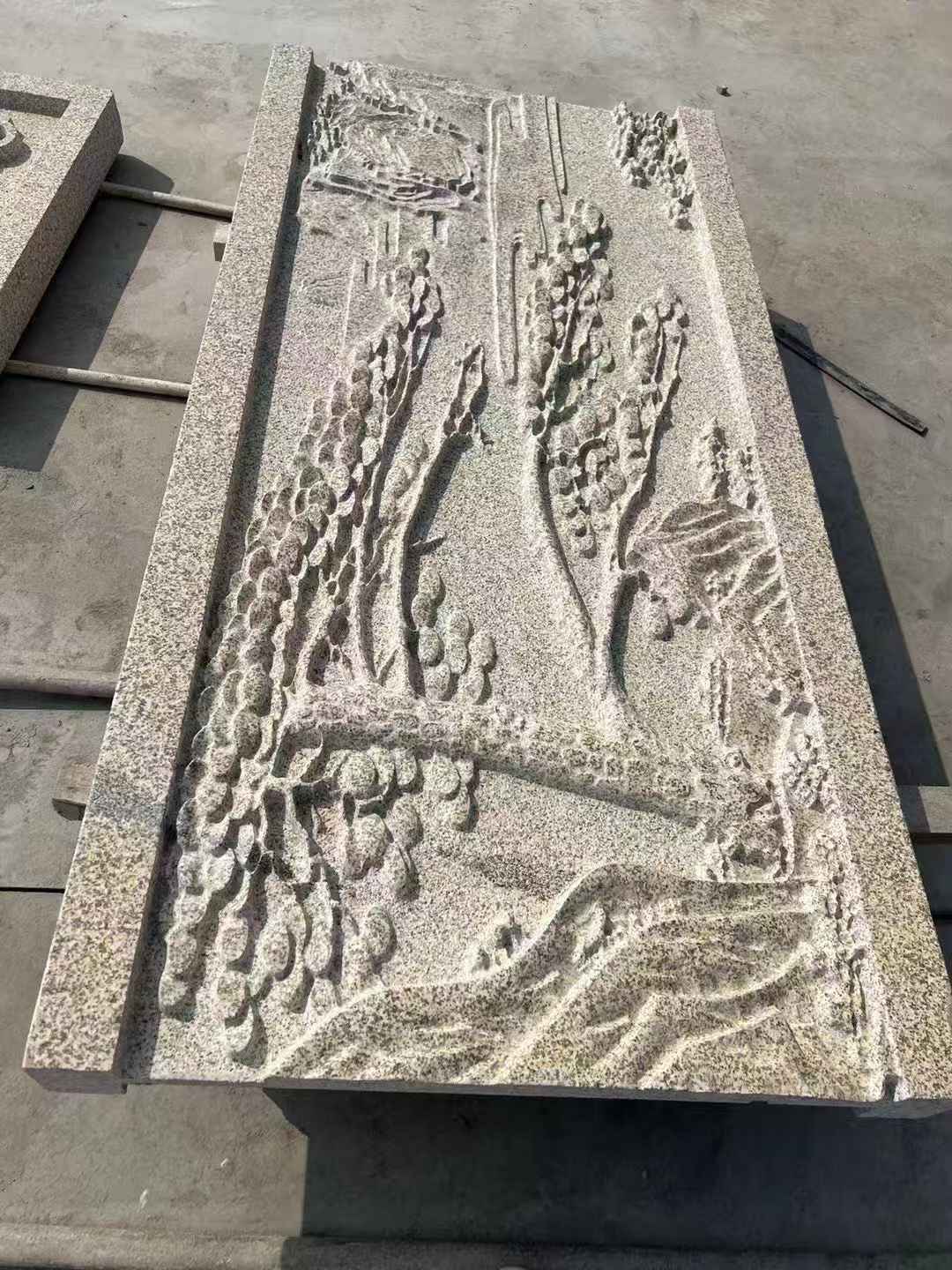 临沂 黄金麻雕刻板浮雕迎客松