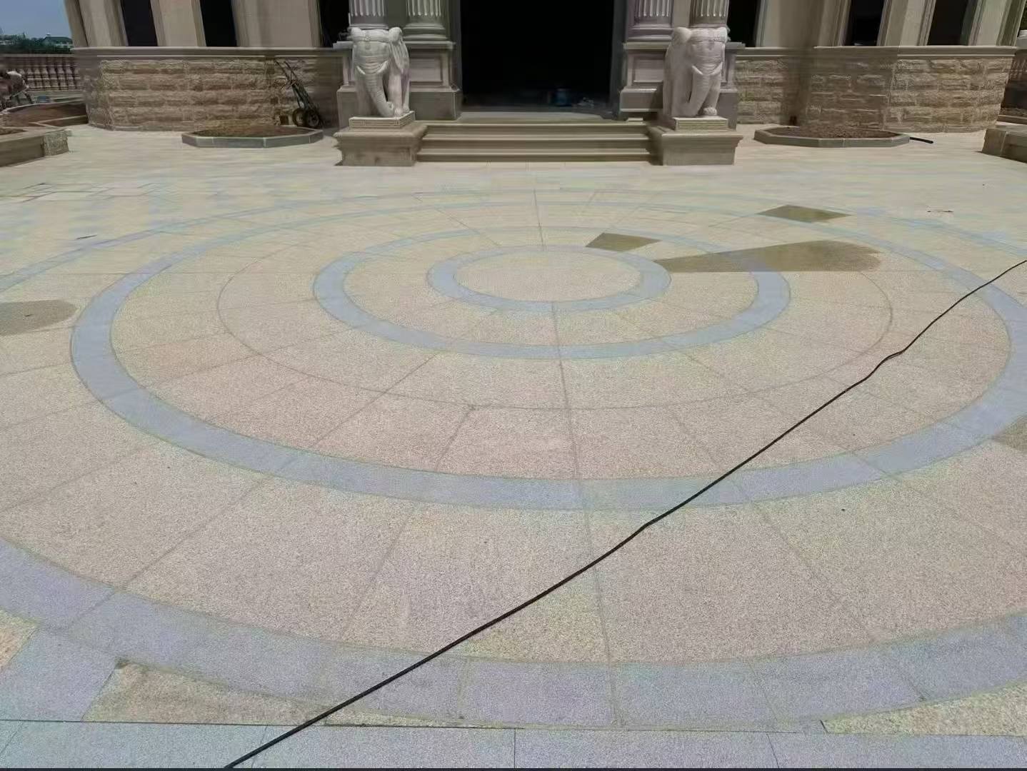 临沂 黄金麻芝麻灰花岗岩石材地铺拼接效果