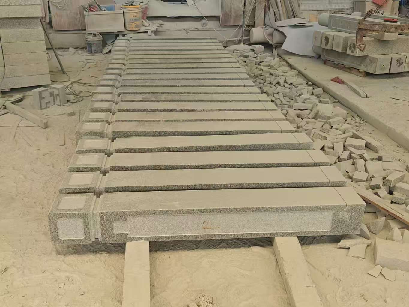 临沂 芝麻白异形加工雕刻-栏杆大柱，方柱