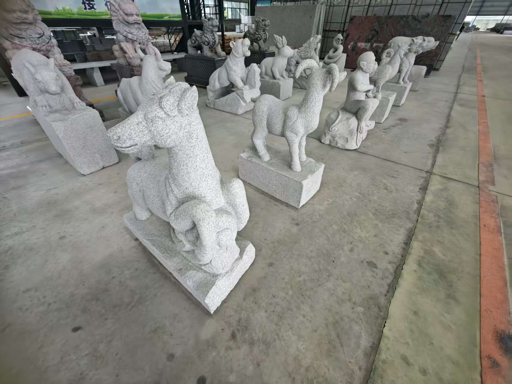 临沂 芝麻白花岗岩造型立体雕刻——十二生肖