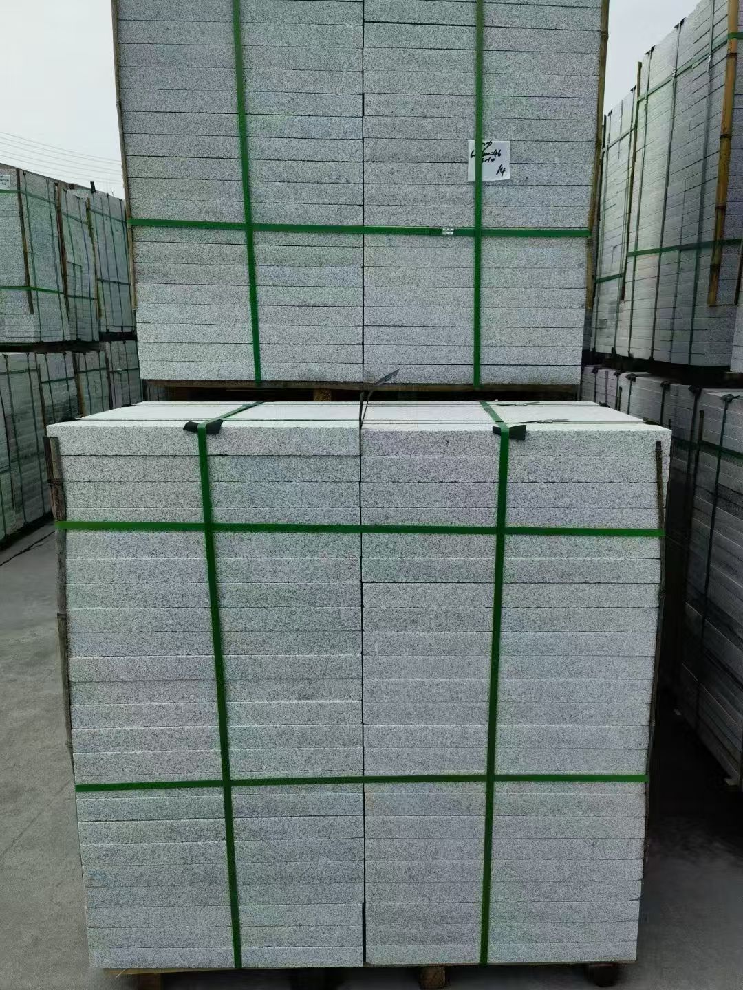 临沂 芝麻白火烧，园林广场市政工程地铺石，1.8~5.0厚均有现货