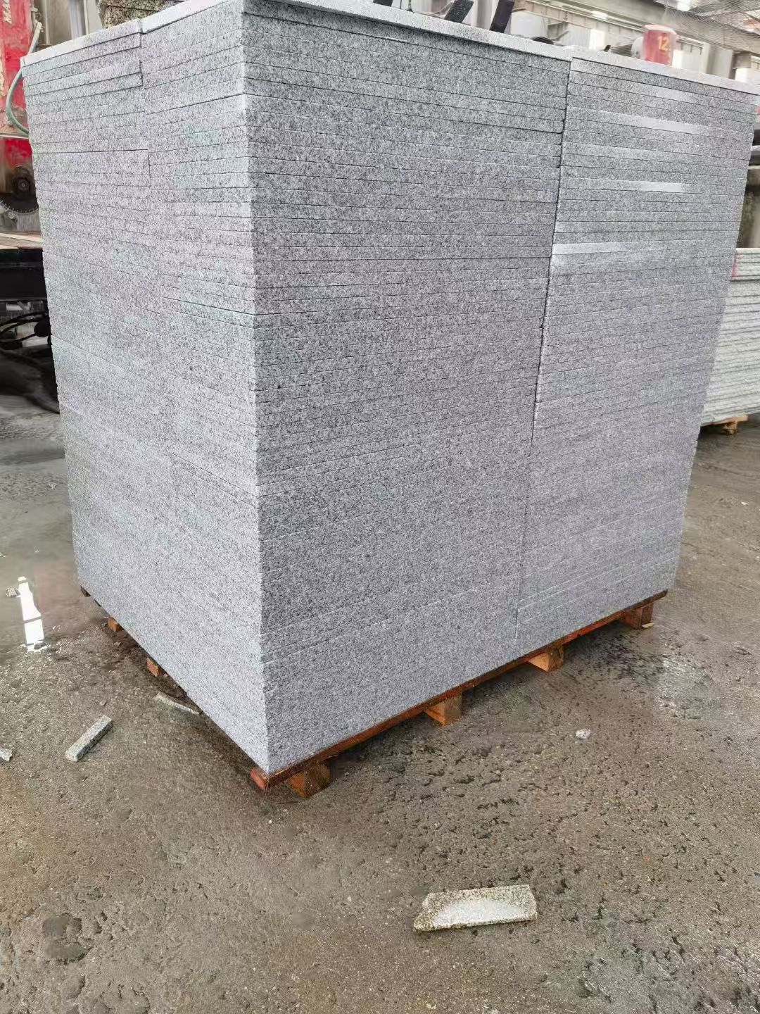 临沂 芝麻白火烧面1.8厚300*600地铺石，尺寸标准，厚薄均匀