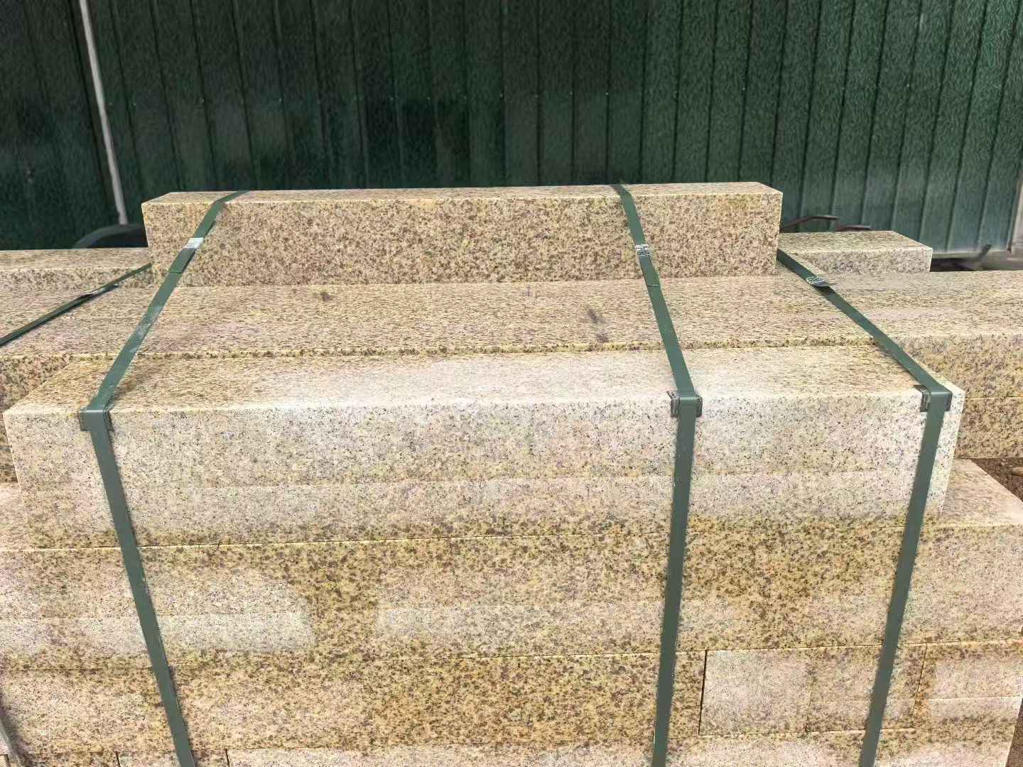 临沂 黄金麻花岗岩石材机切面栏杆料半成品