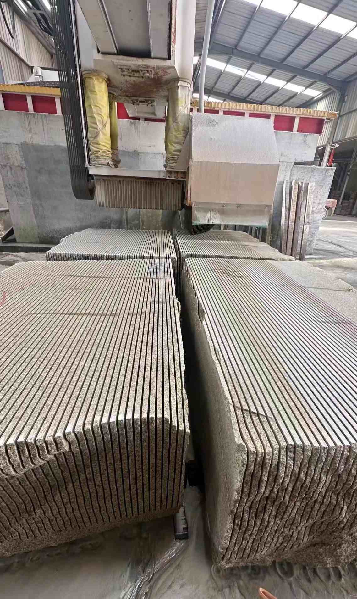 临沂 车间生产日常，黄金麻白麻花岗岩