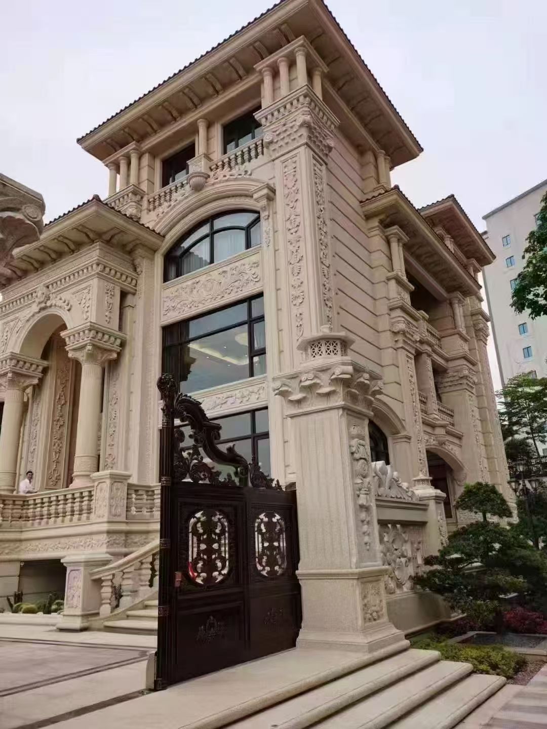 临沂 黄金麻花岗岩别墅外墙干挂效果展示