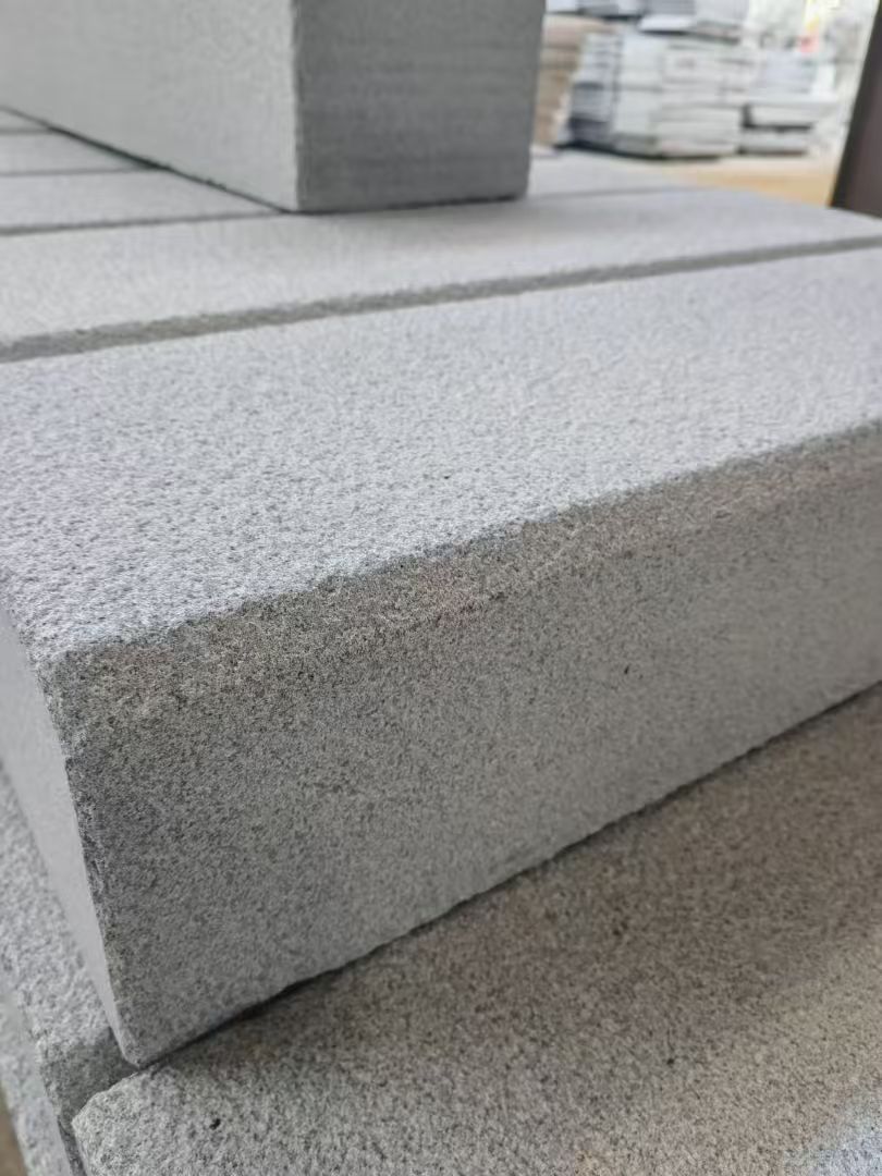 临沂 芝麻灰荔枝面路沿石