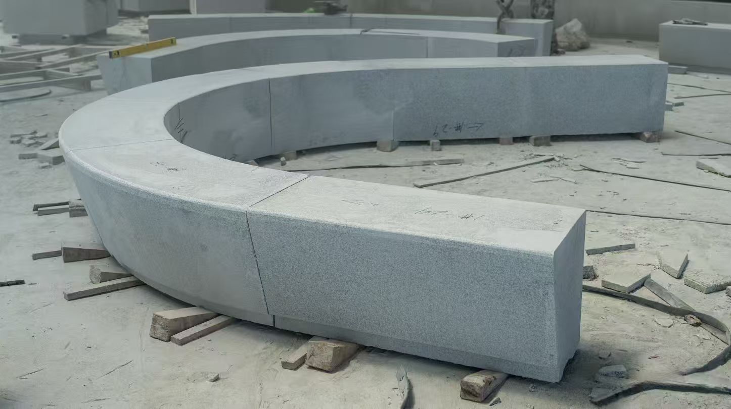 临沂 芝麻白花岗岩光面弧形坐凳